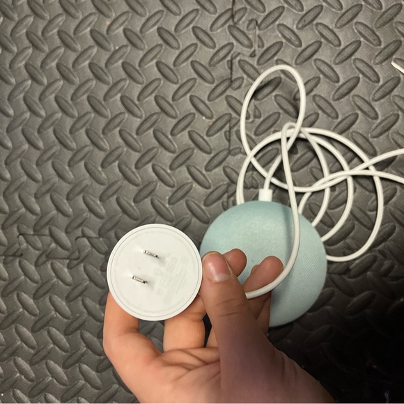 I got all new Alexa’s for Christmas that aren’t compatible with the google. - Picture 5 of 5